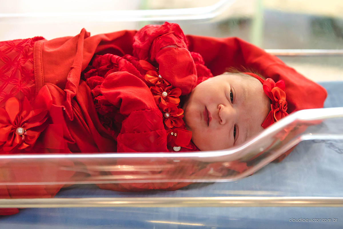 fotos de nascimento parto com a chegada da Beatriz ao mundo muito fofa e linda em uma maternidade por fotógrafos de casamento de Vila velha fotógrafos de casamento de Vitória fotógrafos de casamento de Serra Espirito Santo ES
