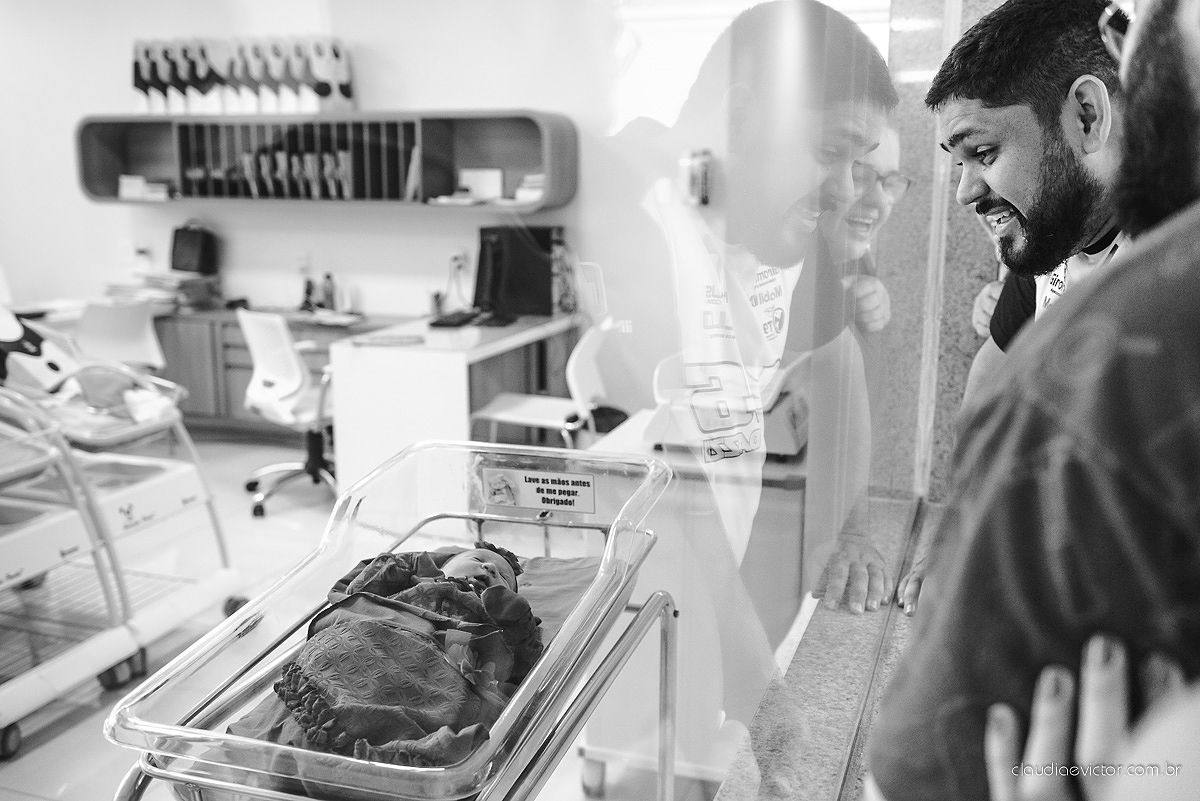 fotos de nascimento parto com a chegada da Beatriz ao mundo muito fofa e linda em uma maternidade por fotógrafos de casamento de Vila velha fotógrafos de casamento de Vitória fotógrafos de casamento de Serra Espirito Santo ES