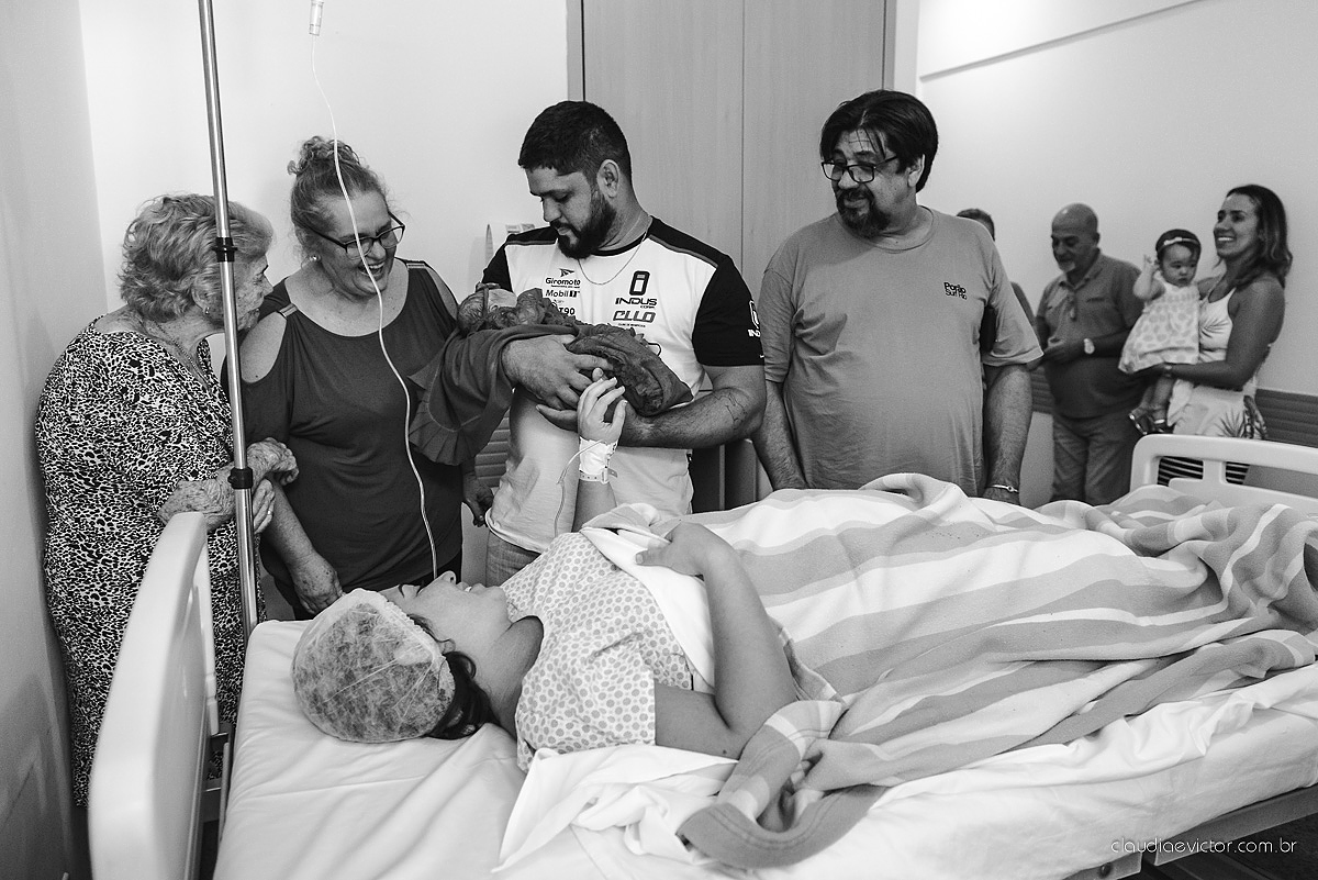 fotos de nascimento parto com a chegada da Beatriz ao mundo muito fofa e linda em uma maternidade por fotógrafos de casamento de Vila velha fotógrafos de casamento de Vitória fotógrafos de casamento de Serra Espirito Santo ES