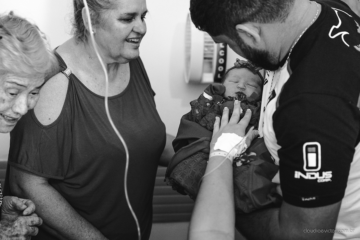 fotos de nascimento parto com a chegada da Beatriz ao mundo muito fofa e linda em uma maternidade por fotógrafos de casamento de Vila velha fotógrafos de casamento de Vitória fotógrafos de casamento de Serra Espirito Santo ES