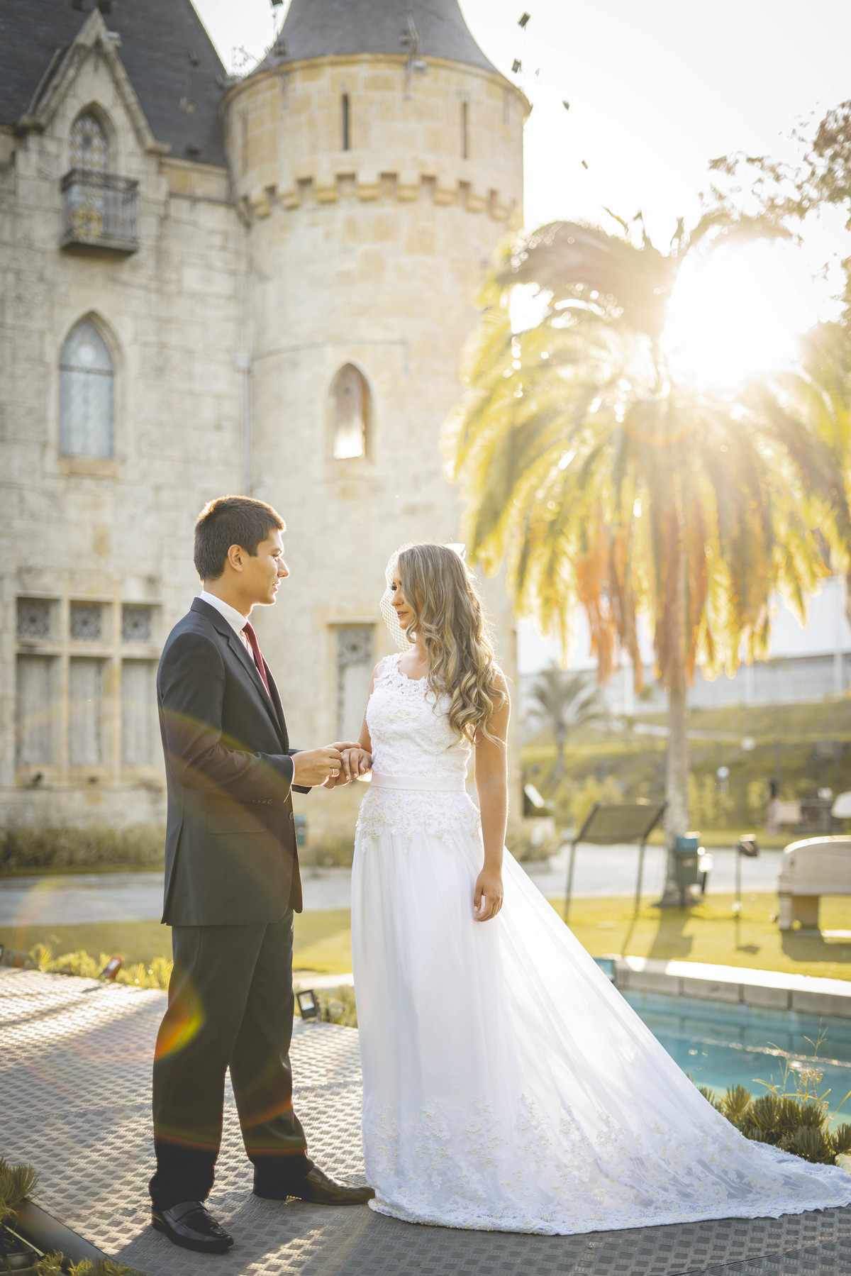 Como todo Casamento é um sonho de contos de fadas, nada como fazer de um castelo o cenário para este lindo pré wedding

E o @castelodeitaipava , foi o local escolhido pelos noivos: @romanielo.aline e @brenocambraia . •
