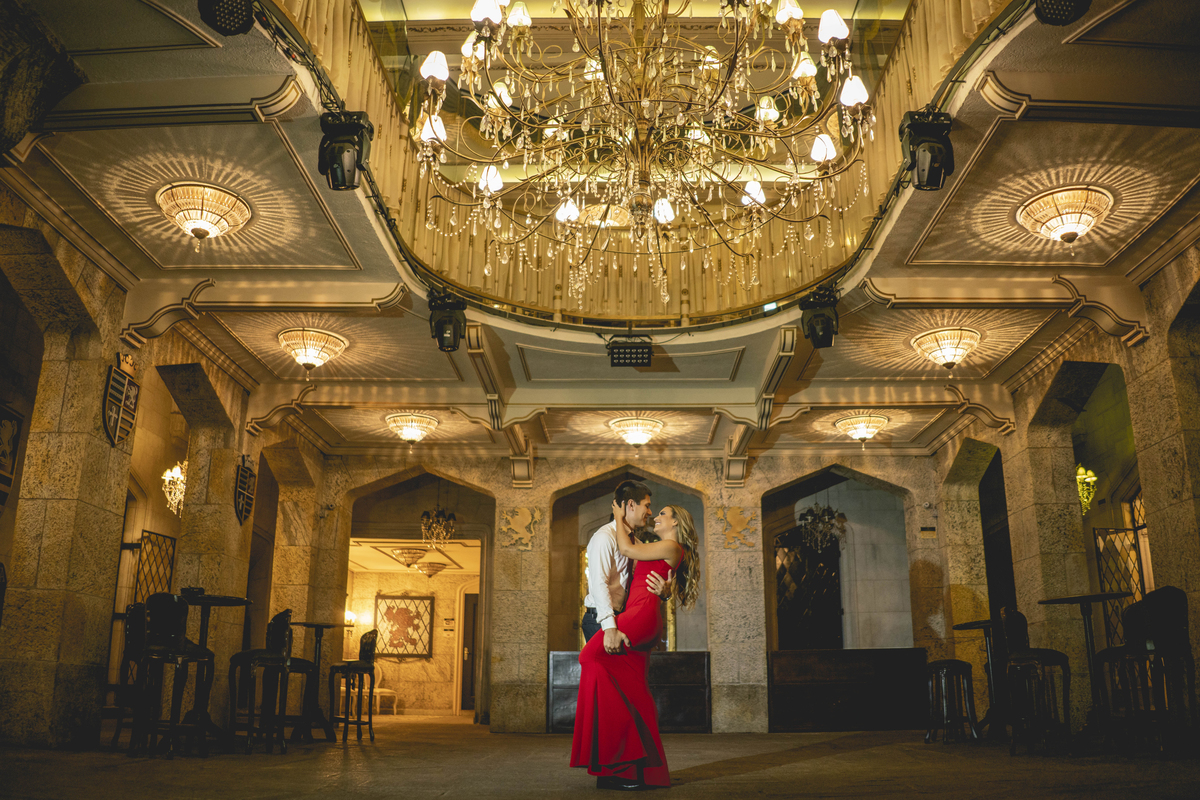Como todo Casamento é um sonho de contos de fadas, nada como fazer de um castelo o cenário para este lindo pré wedding

E o @castelodeitaipava , foi o local escolhido pelos noivos: @romanielo.aline e @brenocambraia . •