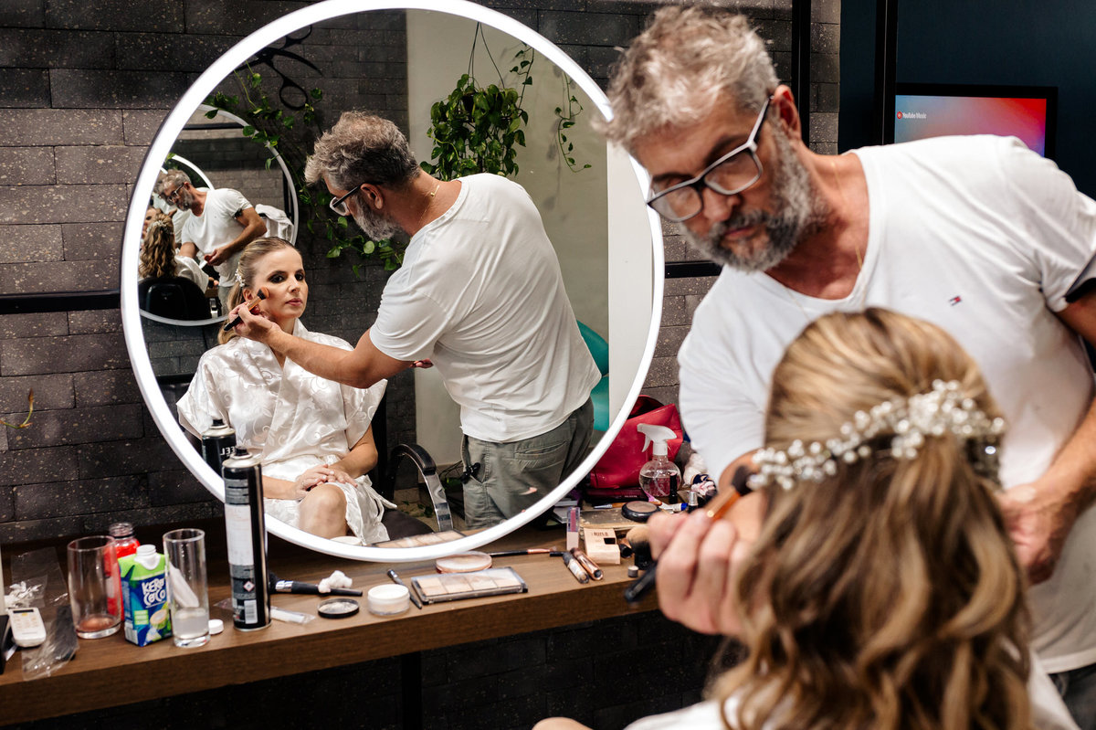 noiva passsando maquiagem