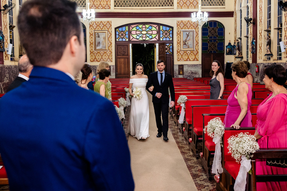 Entrada da Noiva Igreja com seu irmao