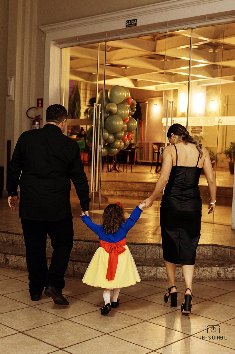 entrando na festa-algazarra