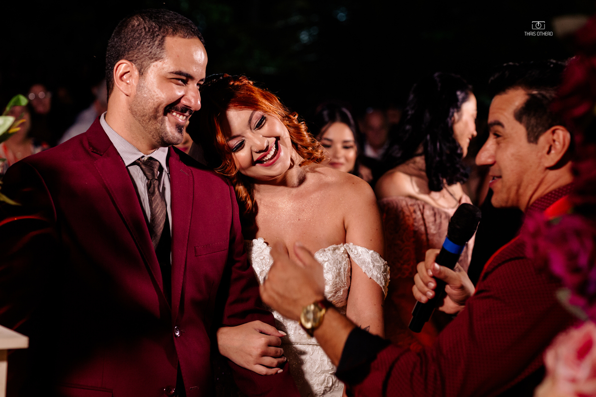 carinha da noiva com o noivo na cerimonia