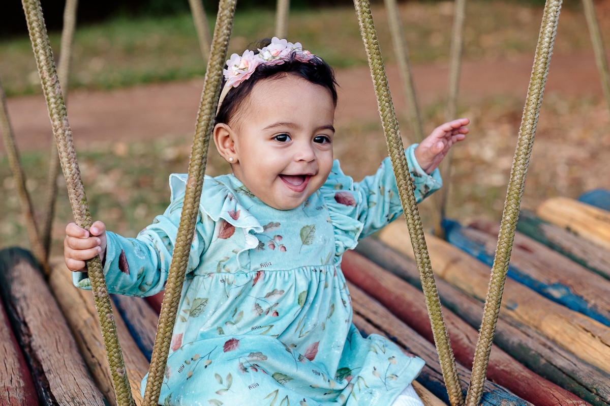 brincando na ponte colorida