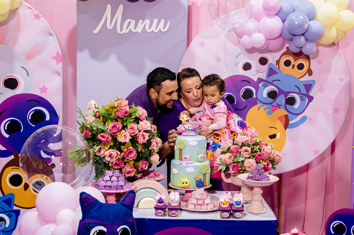 sorando a velinha de um aninho