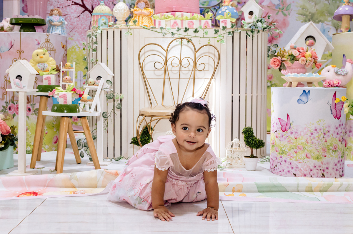 gatinhando, correndo