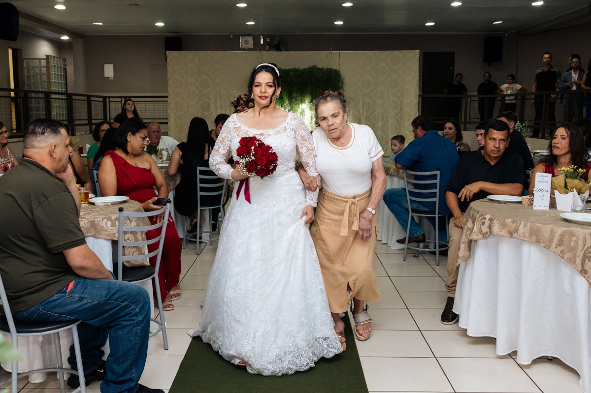 entrada noiva com a mae