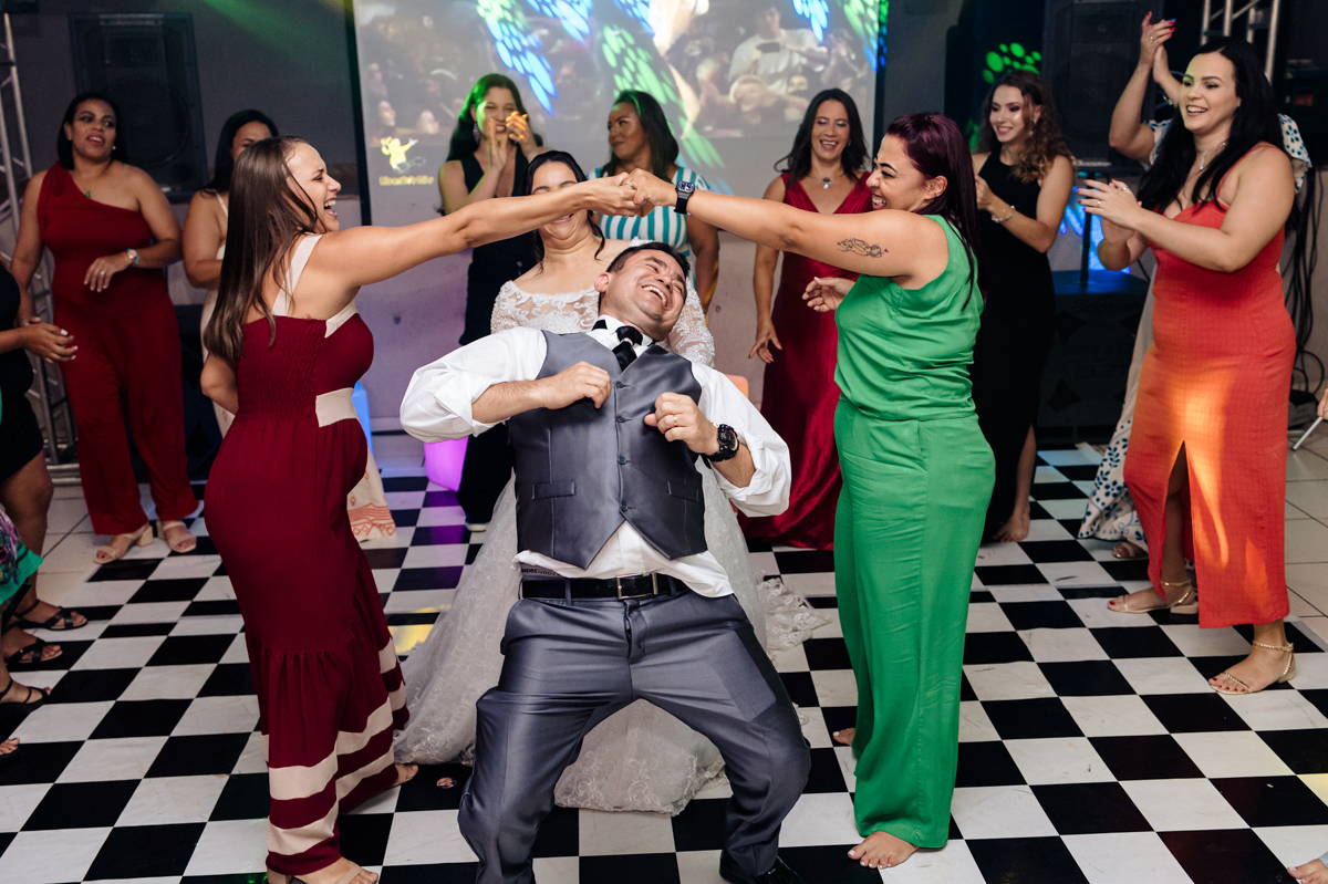 diversao com amigos na festa