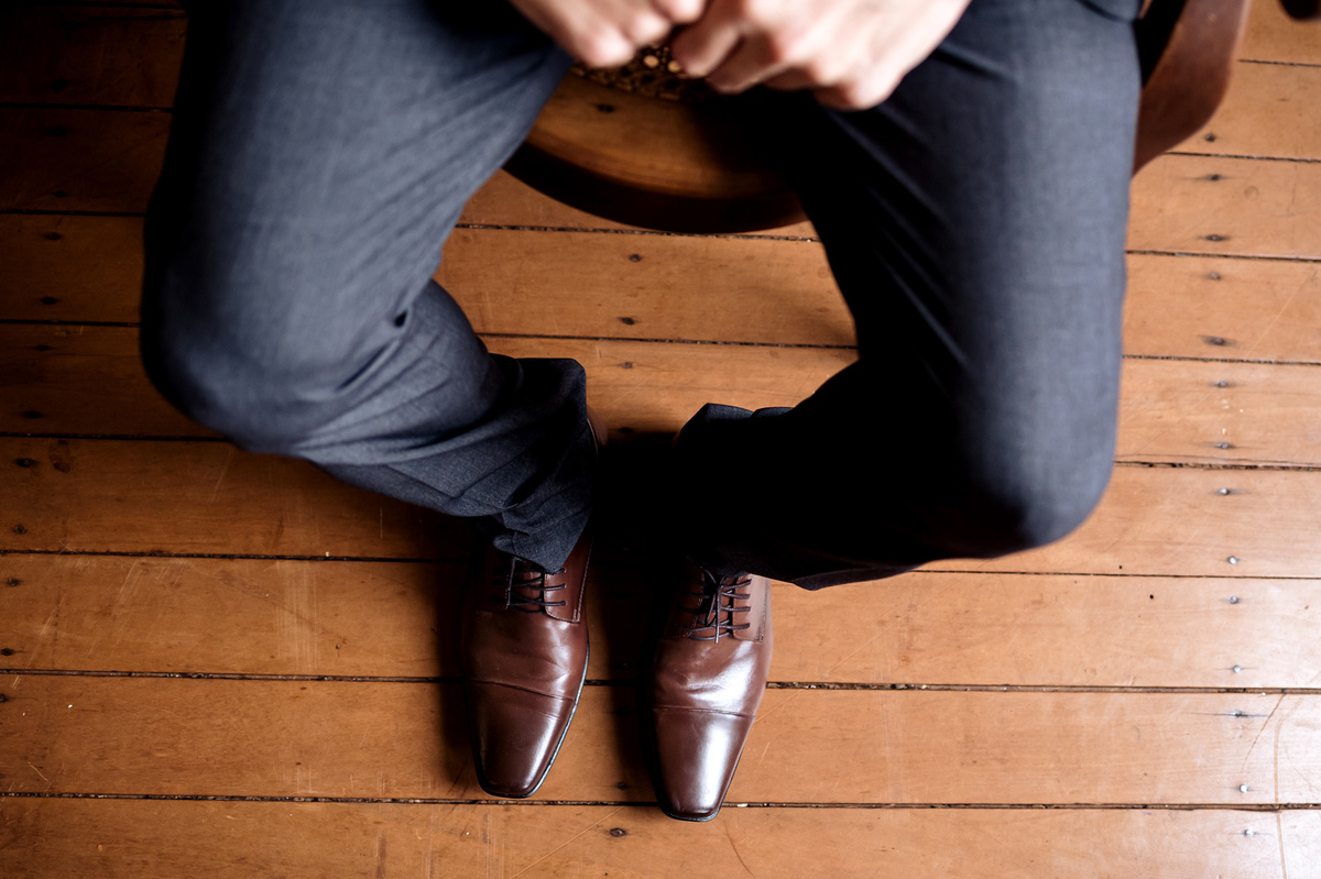 sapato do noivo, cadeira, assoalho