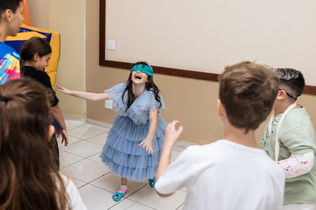 cobra cega a procura dos amigos