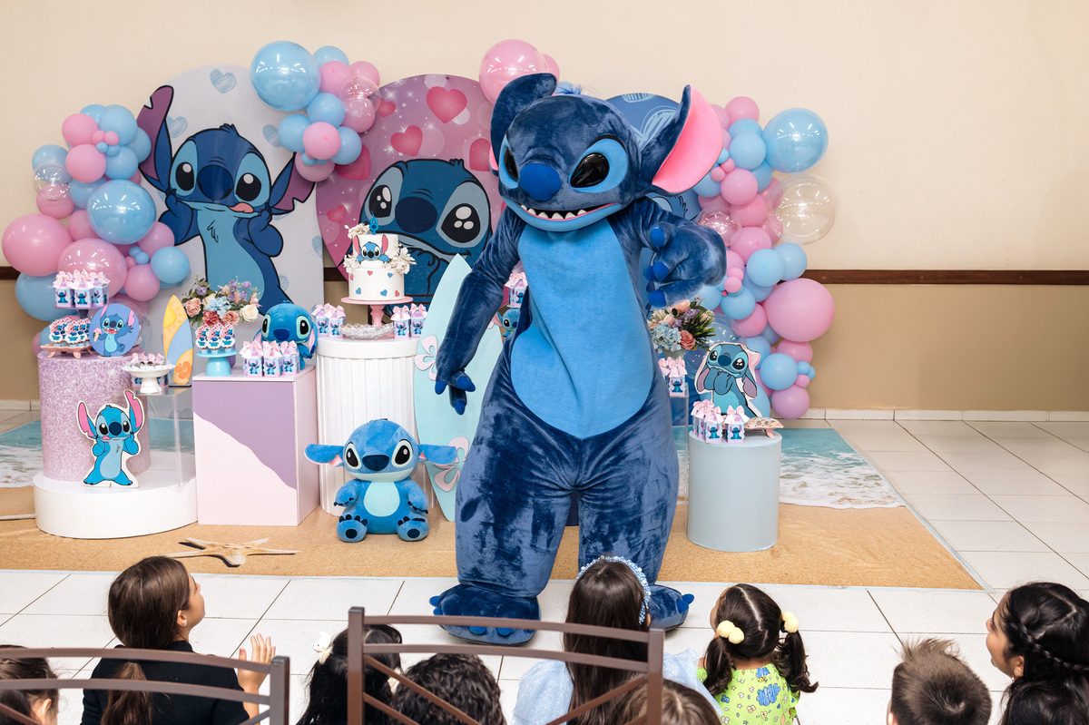  stitch dancando