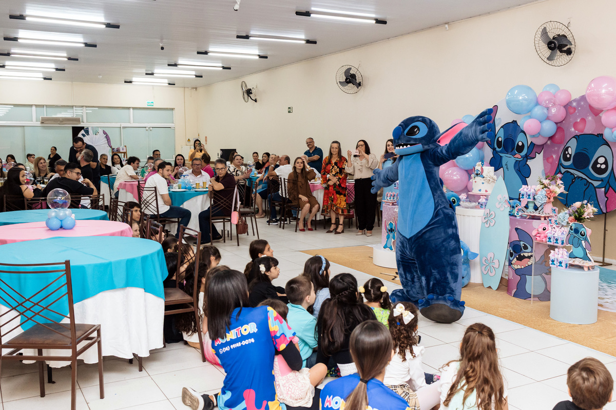  stitch se apresentando