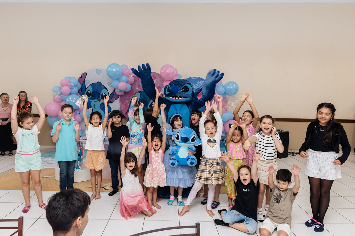 grito de guerra com os amigos