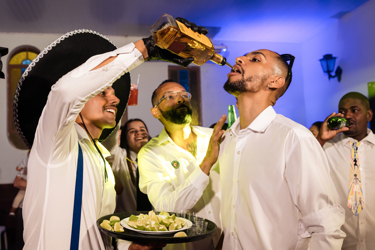 noivo e pai com tequila