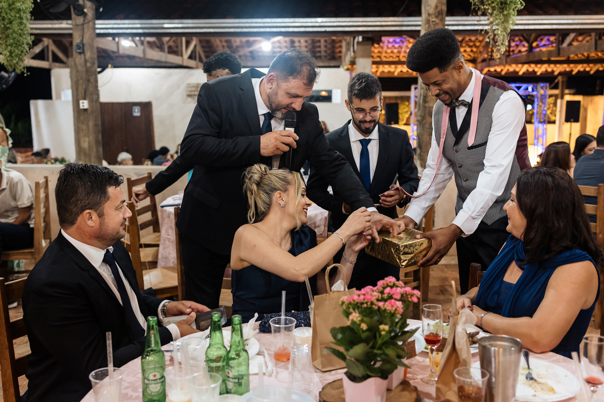 hora da gravada do noivo