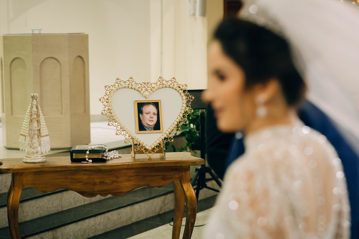 Casamento da Marcella e João Paulo em João Pinheiro, cerimônia na Igreja Matriz Santana e recepção no Sitio Riviera, fotógrafo Edson Araujo Fotografias, vestido de noiva, terno do noivo, casamento, fotografo de casamentos, fotos criativas, momento unico