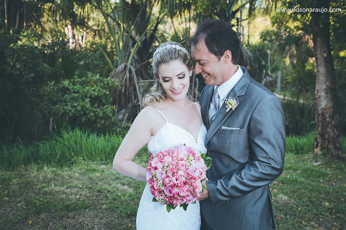 Silvia e Osmar, fotografo em joão pinheiro, fotografo de casamentos em joão pinheiro, Luciana Braga, vestido de noivas, Melhor fotografo joão pinheiro, alianças de casamento, Edson Araujo fotografias