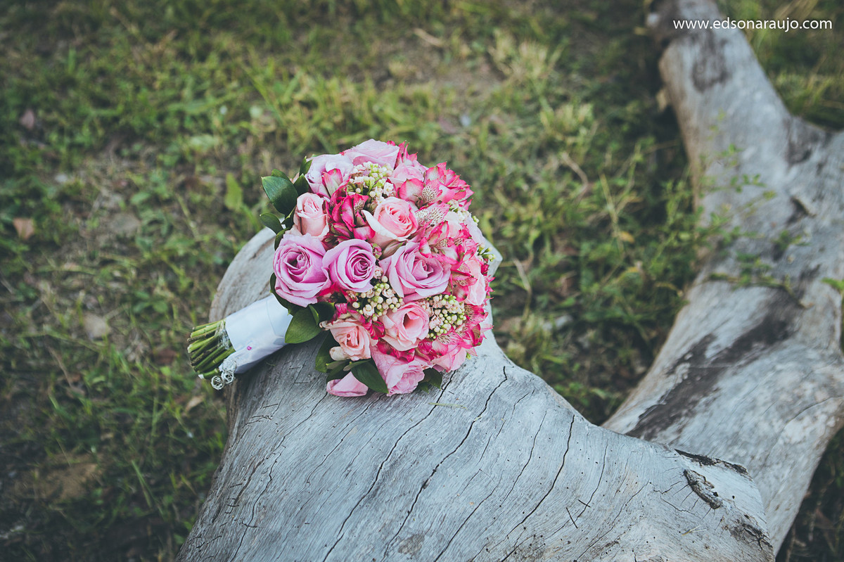 Silvia e Osmar, fotografo em joão pinheiro, fotografo de casamentos em joão pinheiro, Luciana Braga, vestido de noivas, Melhor fotografo joão pinheiro, alianças de casamento, Edson Araujo fotografias