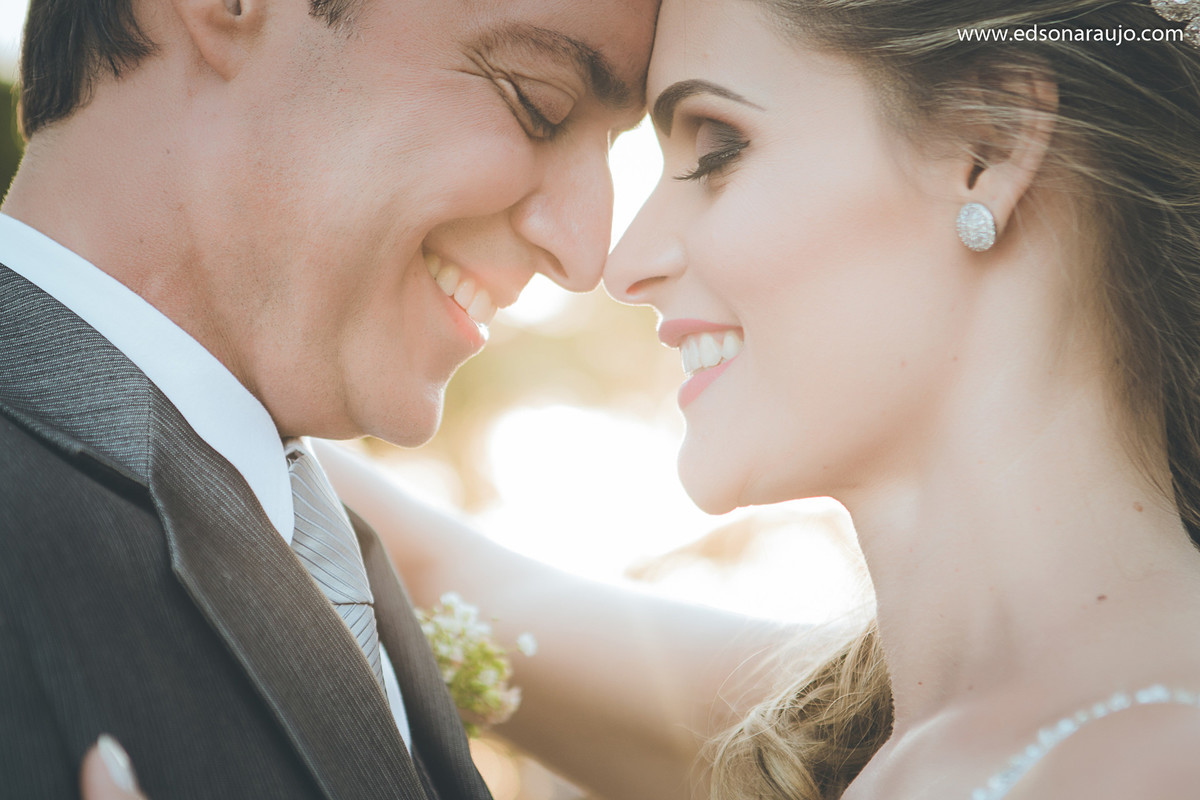 Silvia e Osmar, fotografo em joão pinheiro, fotografo de casamentos em joão pinheiro, Luciana Braga, vestido de noivas, Melhor fotografo joão pinheiro, alianças de casamento, Edson Araujo fotografias