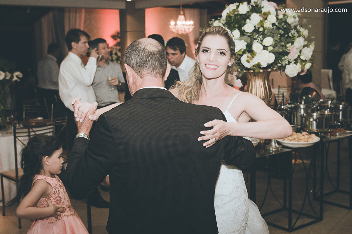 Silvia e Osmar, fotografo em joão pinheiro, fotografo de casamentos em joão pinheiro, Luciana Braga, vestido de noivas, Melhor fotografo joão pinheiro, alianças de casamento, Edson Araujo fotografias