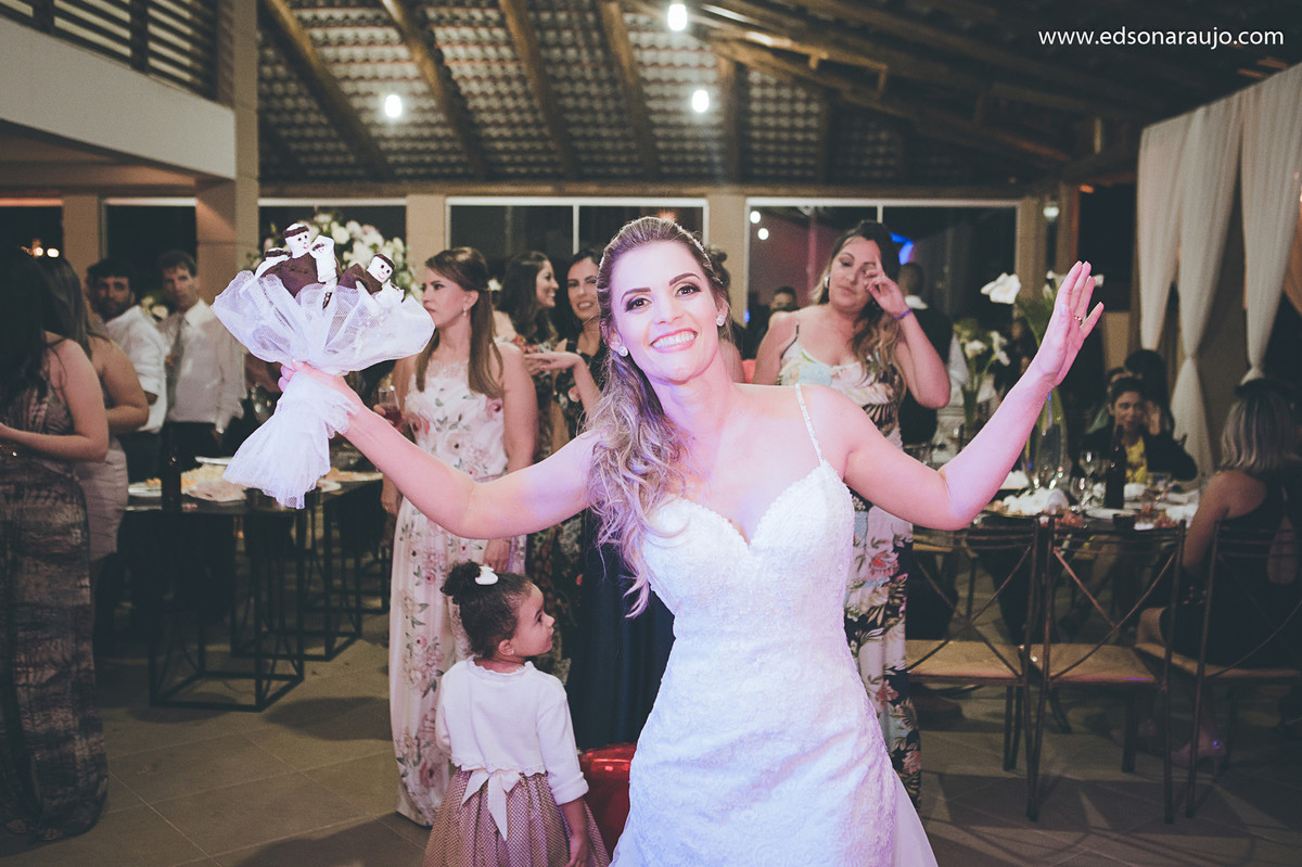 Silvia e Osmar, fotografo em joão pinheiro, fotografo de casamentos em joão pinheiro, Luciana Braga, vestido de noivas, Melhor fotografo joão pinheiro, alianças de casamento, Edson Araujo fotografias