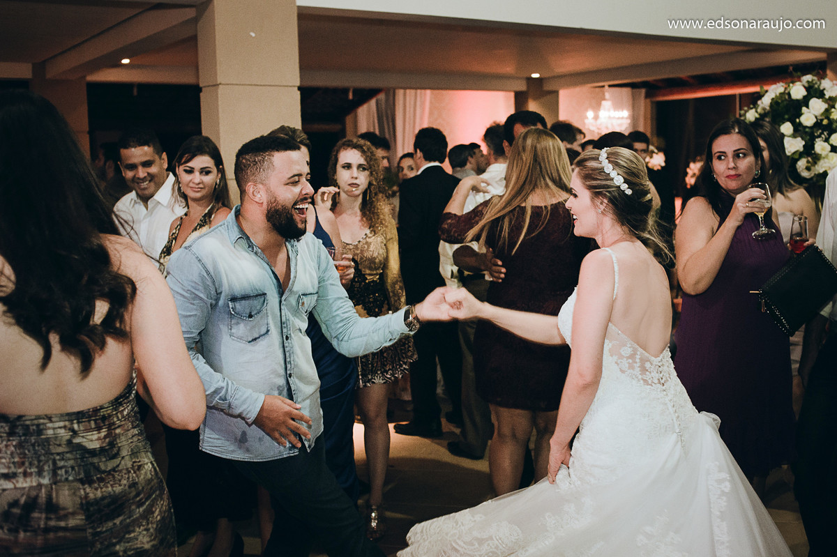 Silvia e Osmar, fotografo em joão pinheiro, fotografo de casamentos em joão pinheiro, Luciana Braga, vestido de noivas, Melhor fotografo joão pinheiro, alianças de casamento, Edson Araujo fotografias