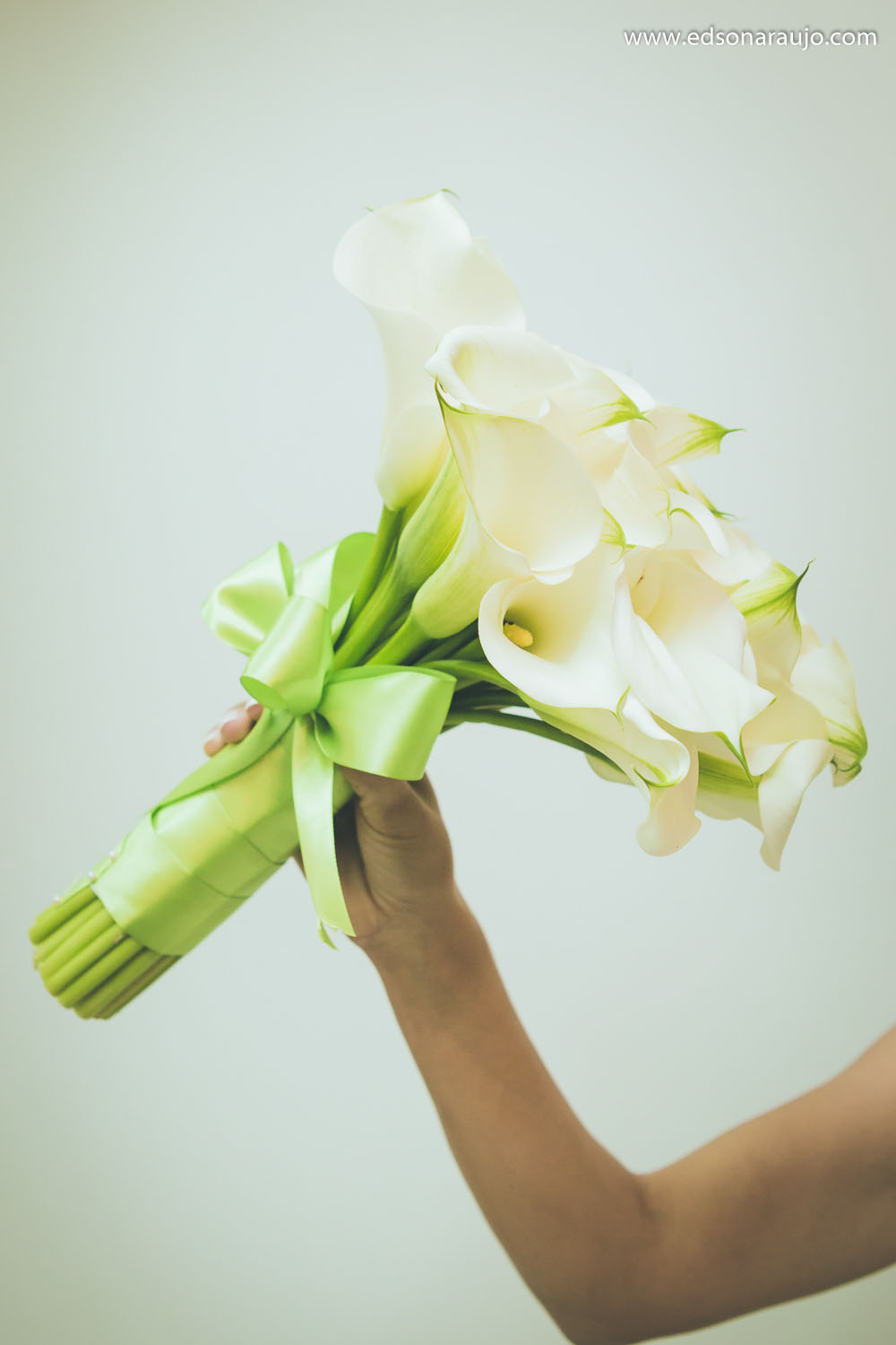 Edson Araujo, Fotografo em João Pinheiro, Fotografo de casamento em João Pinheiro, Melhor fotografo Minas Gerais, Marilia e Flavio, buquê de noiva, flores brancas, flor copo de leite, lindo buque de n