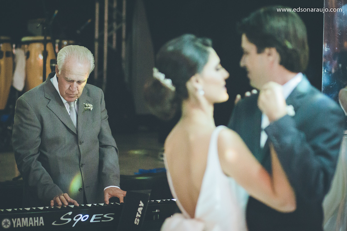 Edson Araujo, Fotografo em João Pinheiro, Fotografo de casamento em João Pinheiro, Melhor fotografo Minas Gerais, Marilia e Flavio, Flavio, Riviera, noiva emocionada, noiva chorando, noivos dançando
