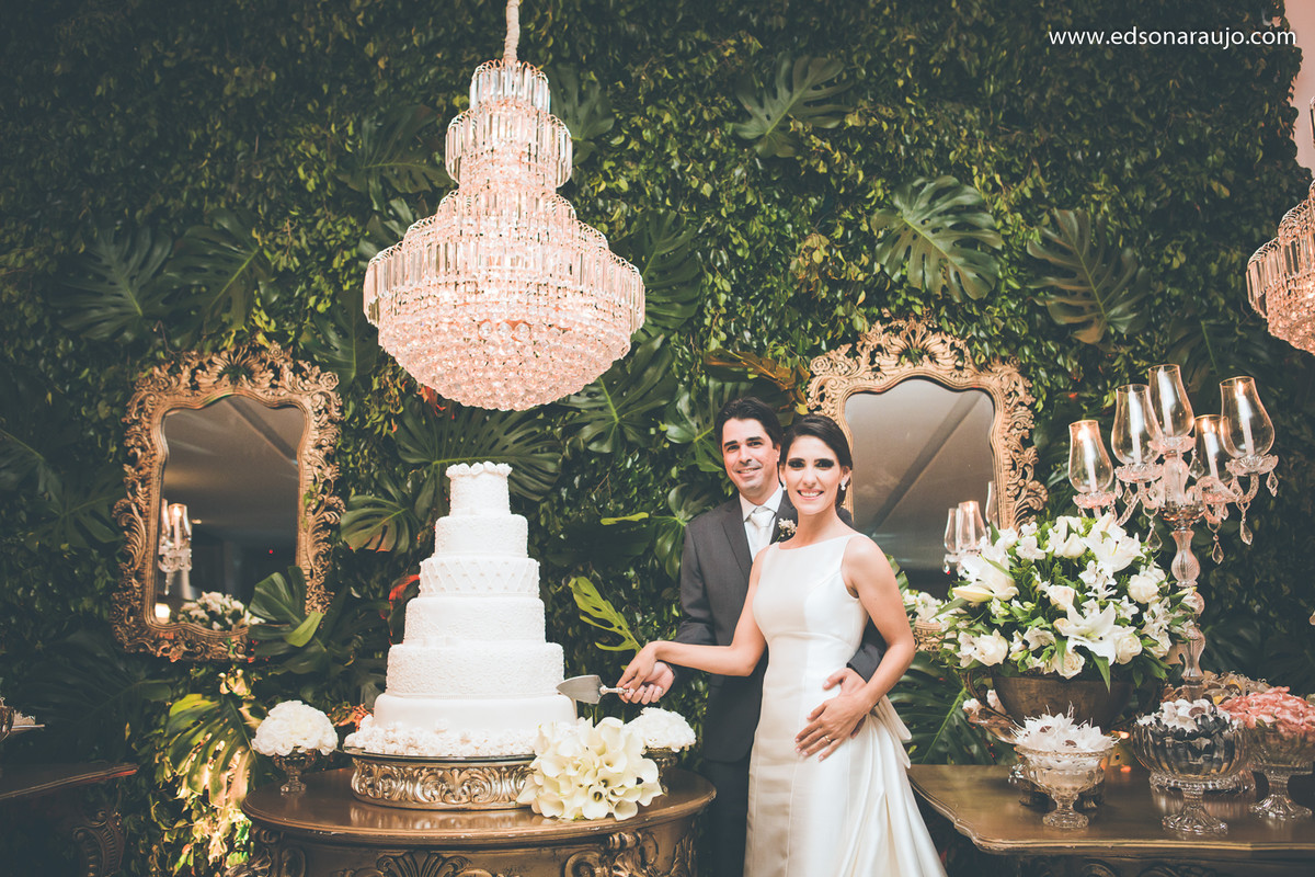 Edson Araujo, Fotografo em João Pinheiro, Fotografo de casamento em João Pinheiro, Melhor fotografo Minas Gerais, Marilia e Flavio, Bolo de casamento, lindo bolo, brinde dos noivos, brinde em familia.