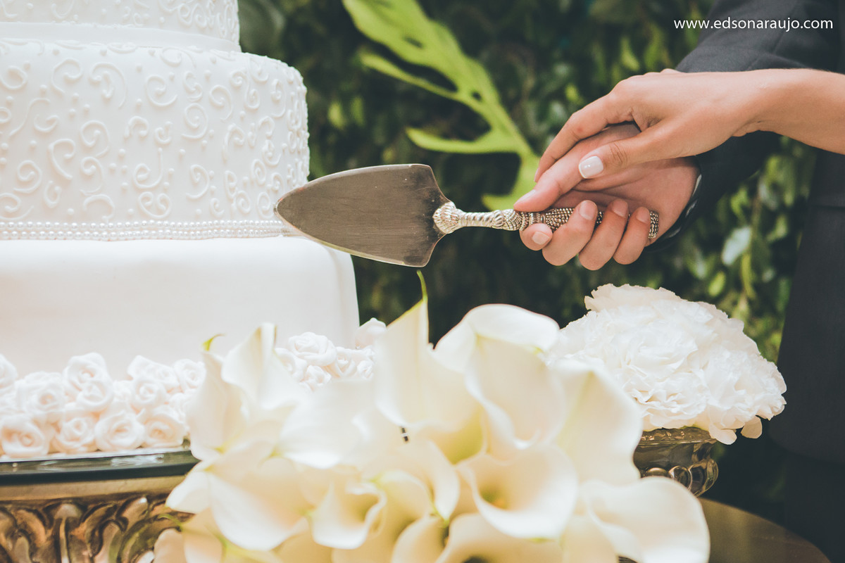 Edson Araujo, Fotografo em João Pinheiro, Fotografo de casamento em João Pinheiro, Melhor fotografo Minas Gerais, Marilia e Flavio, Bolo de casamento, lindo bolo, brinde dos noivos, brinde em familia.