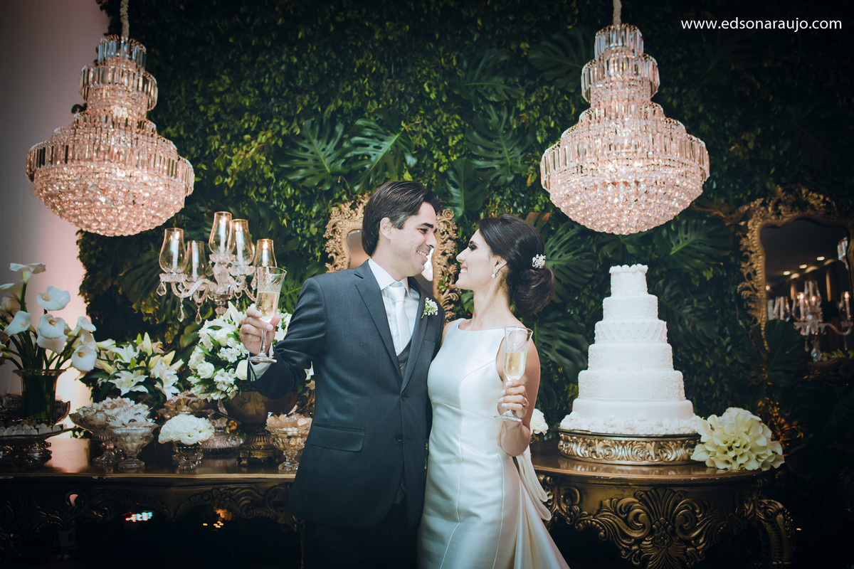 Edson Araujo, Fotografo em João Pinheiro, Fotografo de casamento em João Pinheiro, Melhor fotografo Minas Gerais, Marilia e Flavio, Bolo de casamento, lindo bolo, brinde dos noivos, brinde em familia.