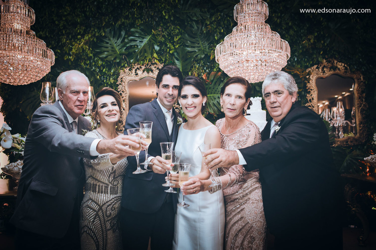 Edson Araujo, Fotografo em João Pinheiro, Fotografo de casamento em João Pinheiro, Melhor fotografo Minas Gerais, Marilia e Flavio, Bolo de casamento, lindo bolo, brinde dos noivos, brinde em familia.