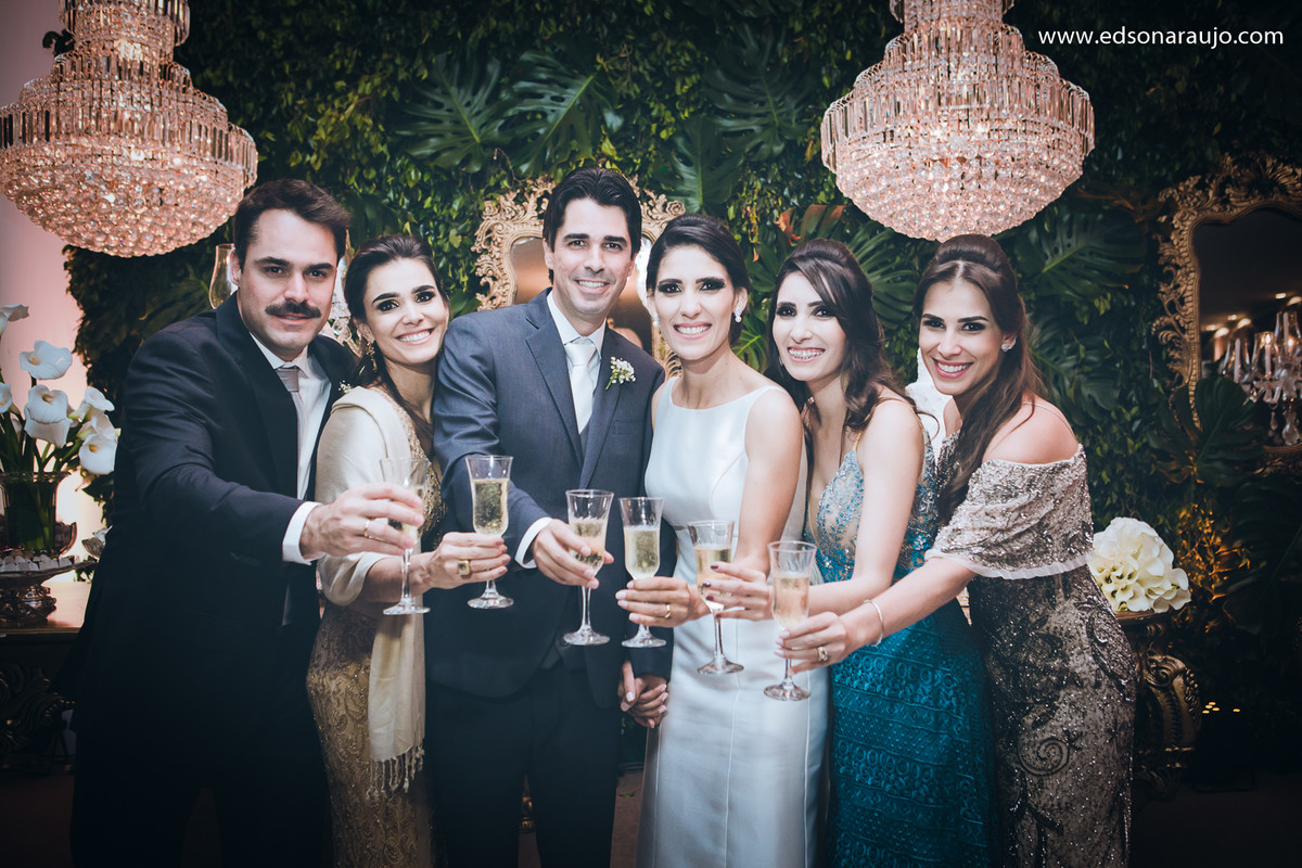 Edson Araujo, Fotografo em João Pinheiro, Fotografo de casamento em João Pinheiro, Melhor fotografo Minas Gerais, Marilia e Flavio, Bolo de casamento, lindo bolo, brinde dos noivos, brinde em familia.
