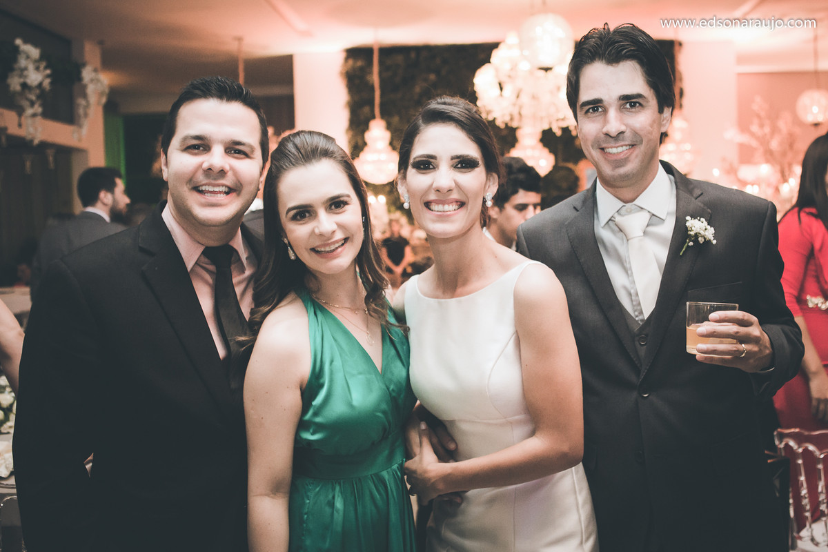 Edson Araujo, Fotografo em João Pinheiro, Fotografo de casamento em João Pinheiro, Melhor fotografo Minas Gerais, Marilia e Flavio, Bolo de casamento, lindo bolo, brinde dos noivos, brinde em familia.