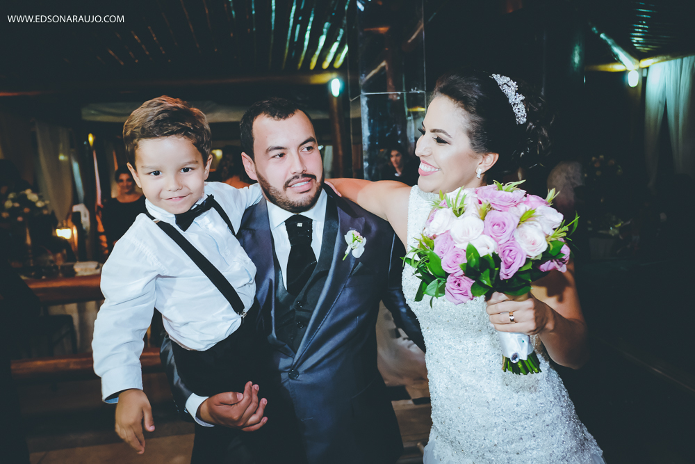  Casamento da Camila e Tiago em Joao Pinheiro MG, igreja Imaculada Conceição,  Fotografo Edson Araujo,  Recepção Sitio Rosa Mística, Maquiagem Raiane Pacheco, Buffet America Dornelas e Flores Anjos Fl
