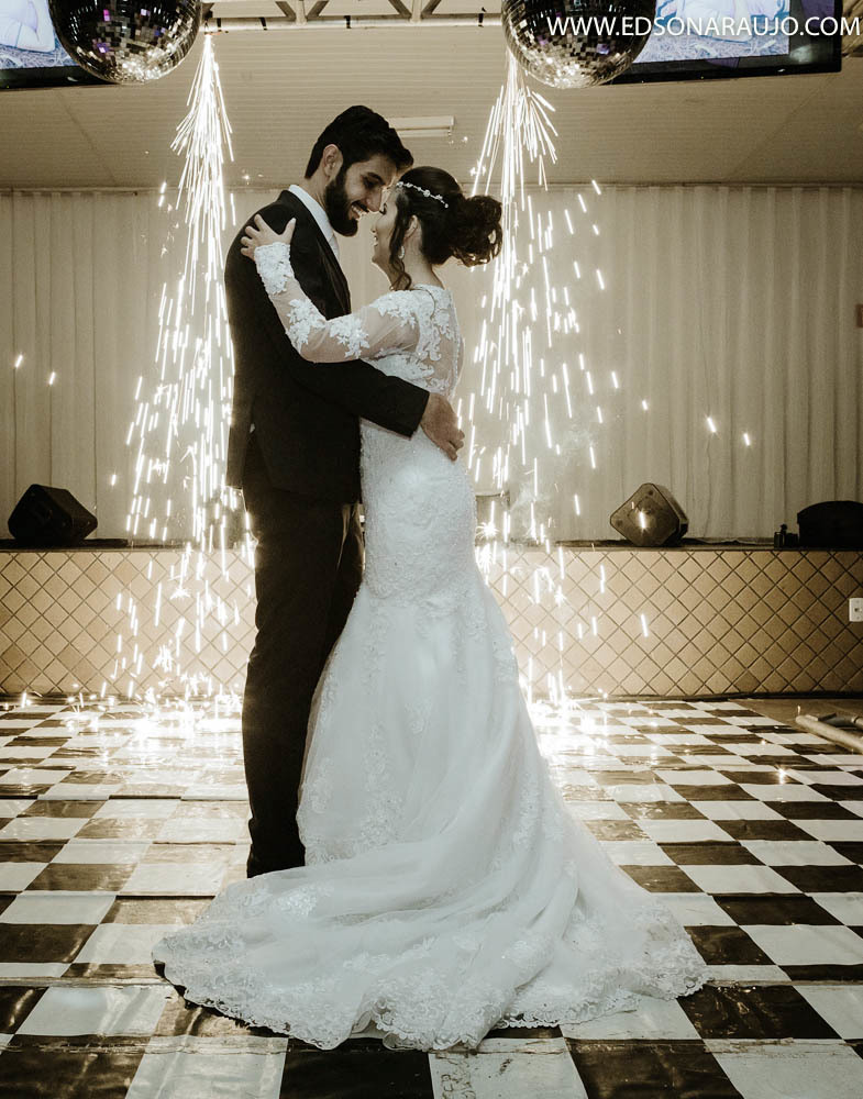 Dança romantica dos noivos Nayane e Andre em Joao pinheiro mg.  foi emocionante