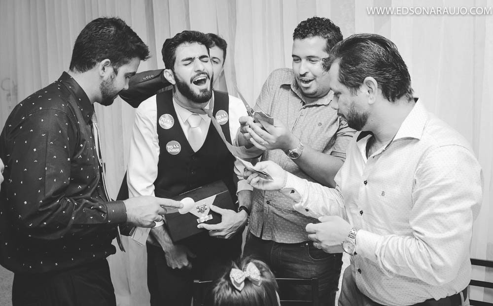 corte de gravata, descontração, Nayane e Andre. fotografias Edson Araujo