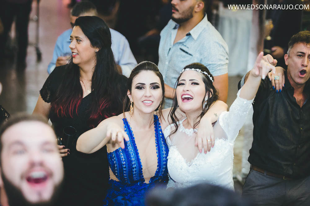 irma da noiva, fotografei casamento dela também. :). amo meu trabalho, momento descontração.  Casamento Nayane e Andre