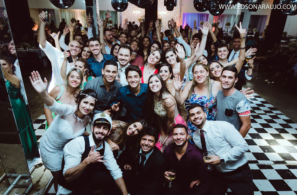 Turma animadíssima, casamento da Nayane e Andre, em Joao pinheiro no Lions Club foi bom d mais. fotos: Edson Araujo Fotografias