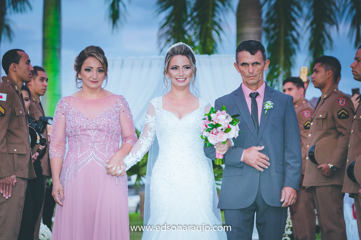 Casamento ao ar livre, Casamento militar ao ar livre, Casamento no kika, Casamento no gramado, Casamento em João Pinheiro, Edson Araujo Fotografias, Melhor fotografo.
Fotografo em JOão Pinheiro
