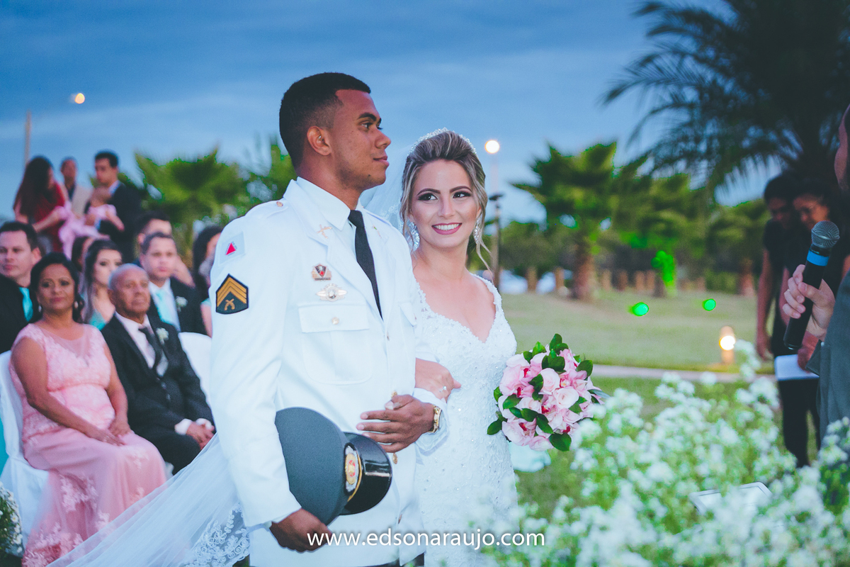 Casamento ao ar livre, Casamento militar ao ar livre, Casamento no kika, Casamento no gramado, Casamento em João Pinheiro, Edson Araujo Fotografias, Melhor fotografo.
Fotografo em JOão Pinheiro