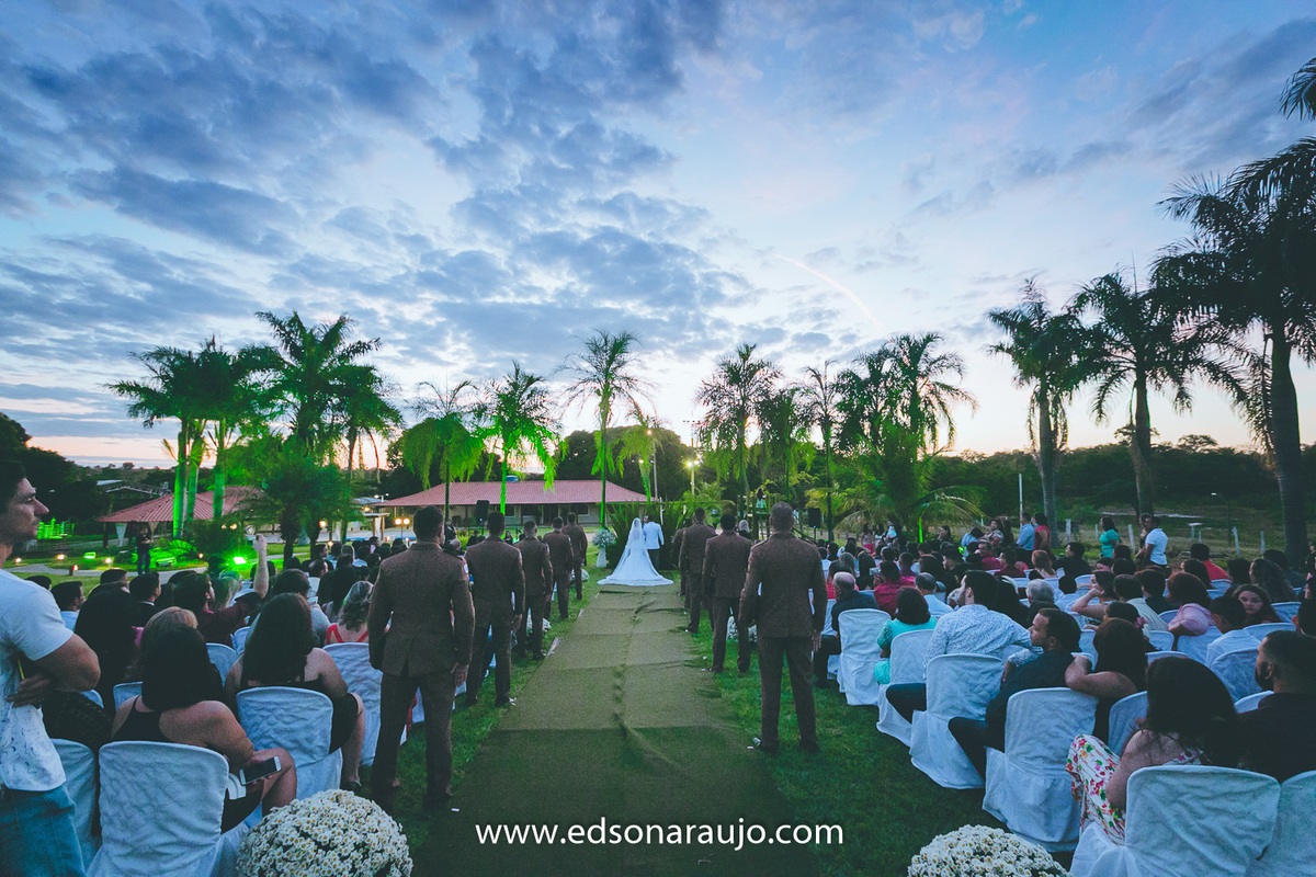 Casamento ao ar livre, Casamento militar ao ar livre, Casamento no kika, Casamento no gramado, Casamento em João Pinheiro, Edson Araujo Fotografias, Melhor fotografo.
Fotografo em JOão Pinheiro