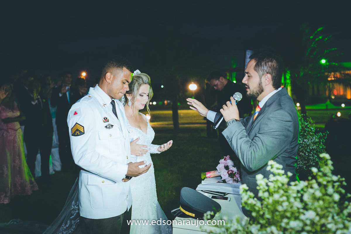 Casamento ao ar livre, Casamento militar ao ar livre, Casamento no kika, Casamento no gramado, Casamento em João Pinheiro, Edson Araujo Fotografias, Melhor fotografo.
Fotografo em JOão Pinheiro