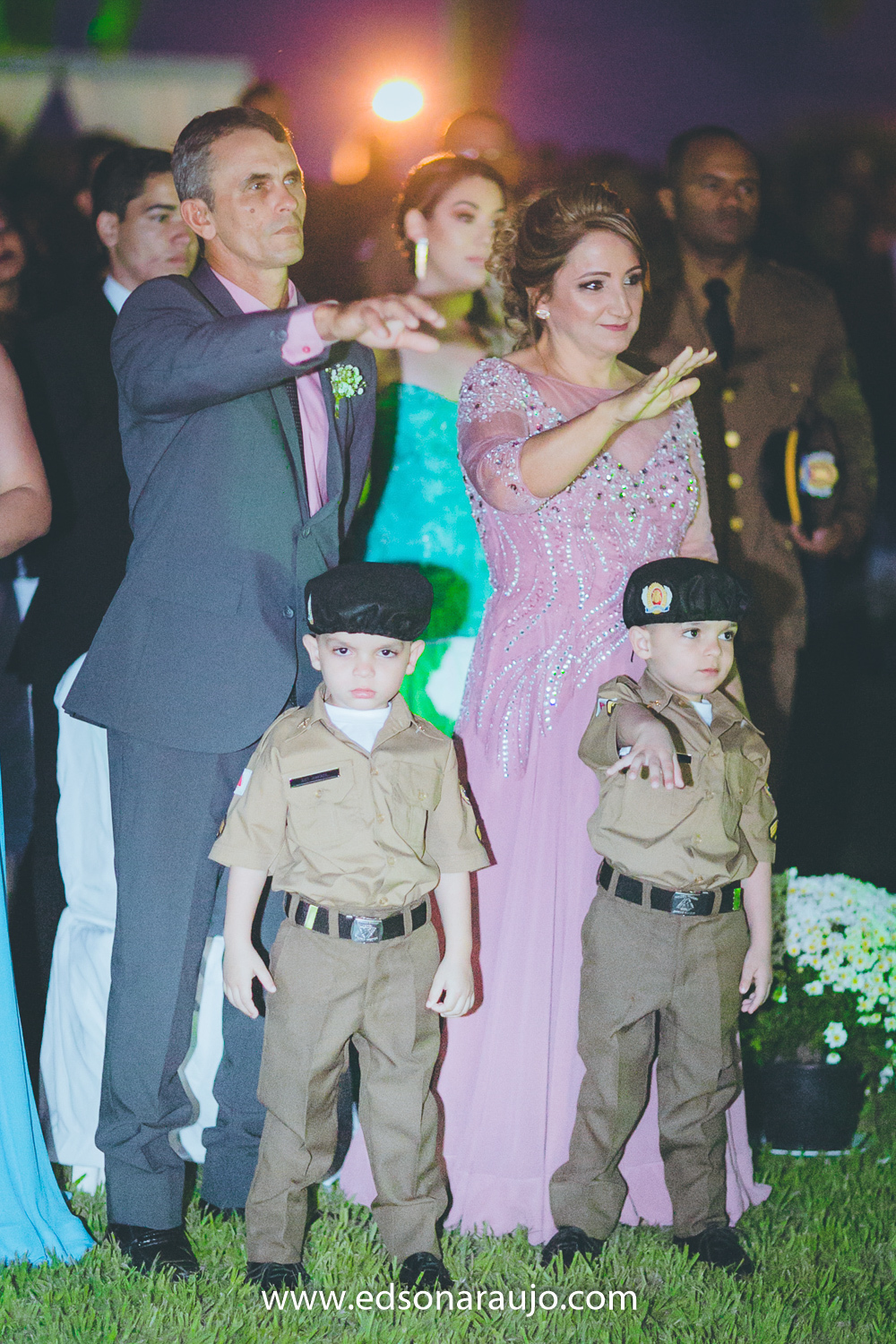 Casamento ao ar livre, Casamento militar ao ar livre, Casamento no kika, Casamento no gramado, Casamento em João Pinheiro, Edson Araujo Fotografias, Melhor fotografo.
Fotografo em JOão Pinheiro