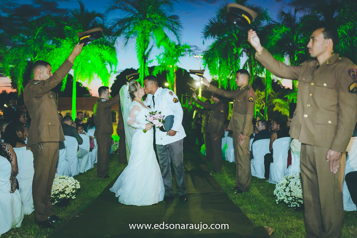 Casamento ao ar livre, Casamento militar ao ar livre, Casamento no kika, Casamento no gramado, Casamento em João Pinheiro, Edson Araujo Fotografias, Melhor fotografo.
Fotografo em JOão Pinheiro