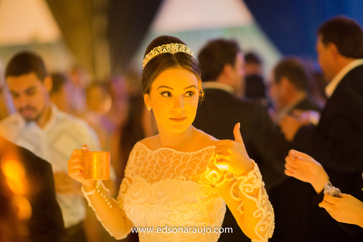 casamento da Isabella e Cilson em Patos de Minas MG.  Catedral Santo Antonio e recepção no salão de festas DB,  Cerimonial Conceito Eventos, salão de beleza  Le Salon, Vestido da noiva Fernando Peixoto, 

