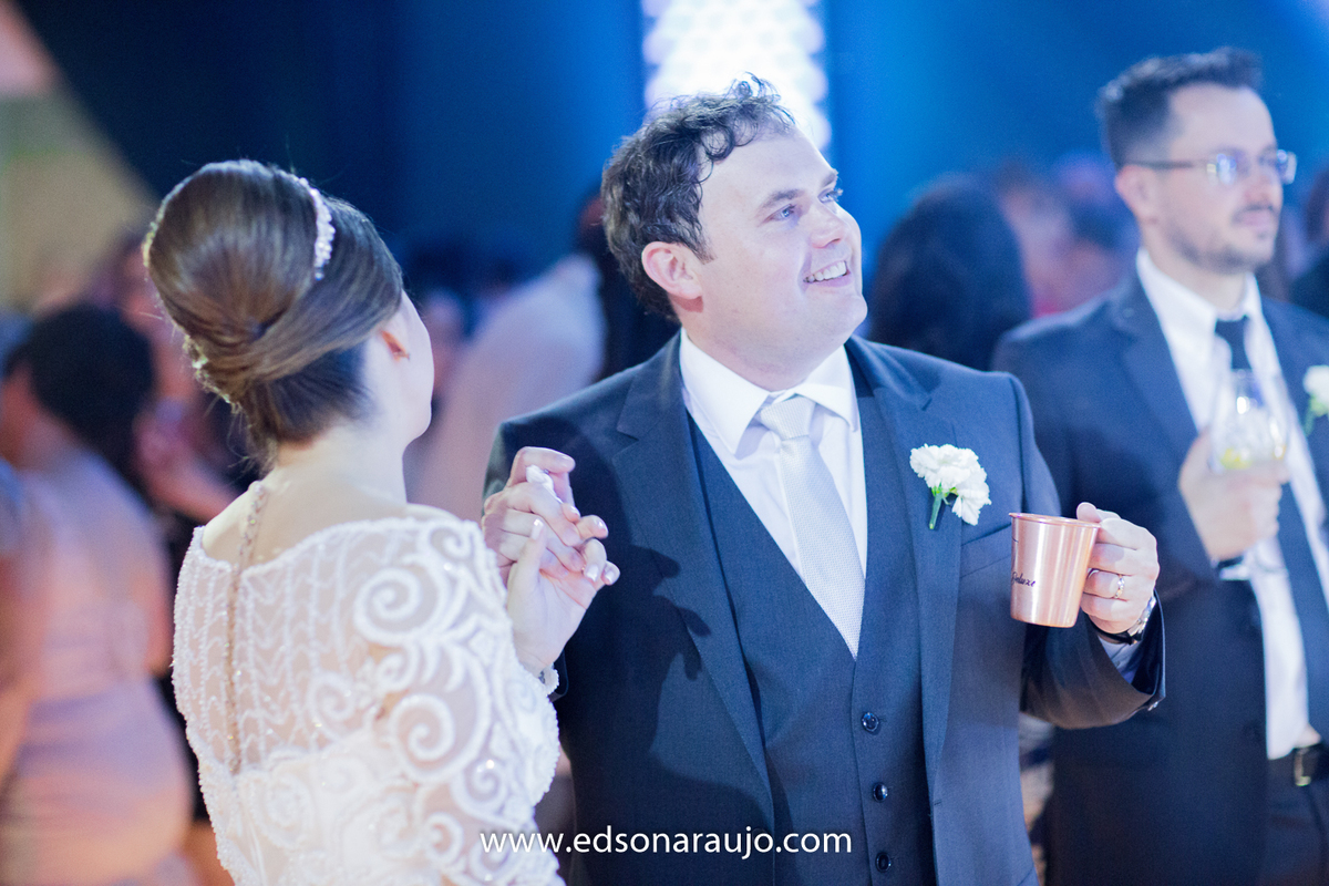 casamento da Isabella e Cilson em Patos de Minas MG.  Catedral Santo Antonio e recepção no salão de festas DB,  Cerimonial Conceito Eventos, salão de beleza  Le Salon, Vestido da noiva Fernando Peixoto, 
